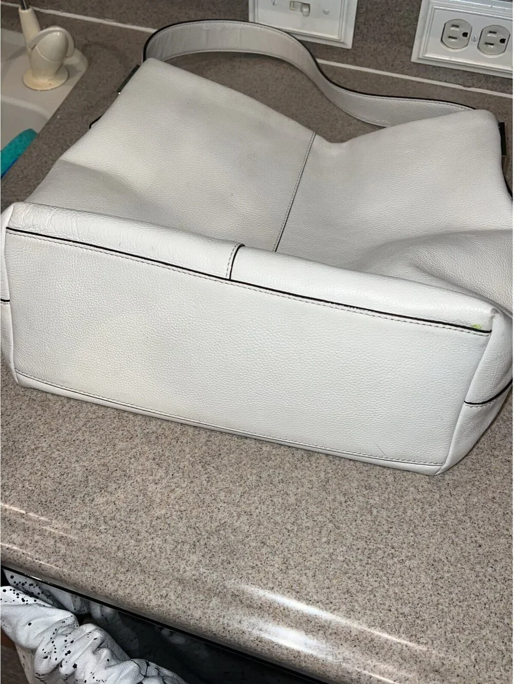 Kate spade white extra large leather should purse bag with dust Cover